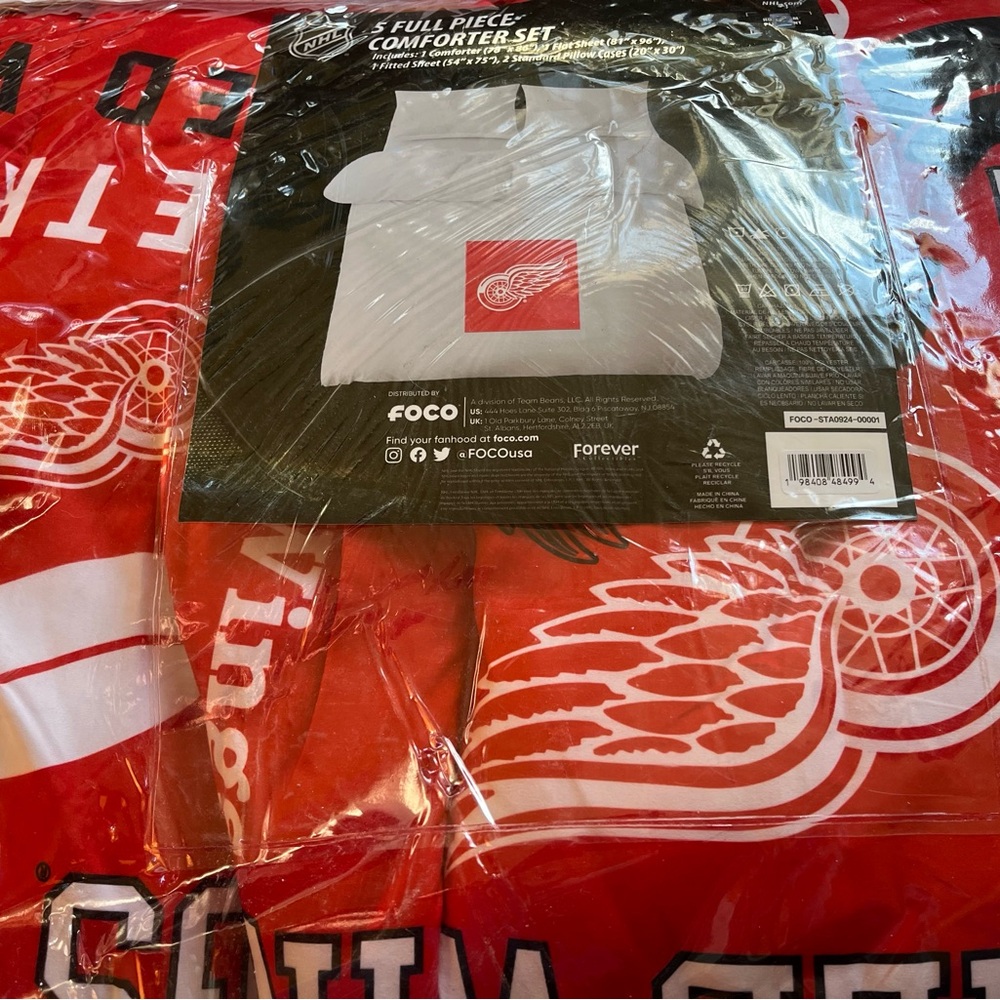 NEW Detroit Red Wings 5-piece full size bed in a bag set!